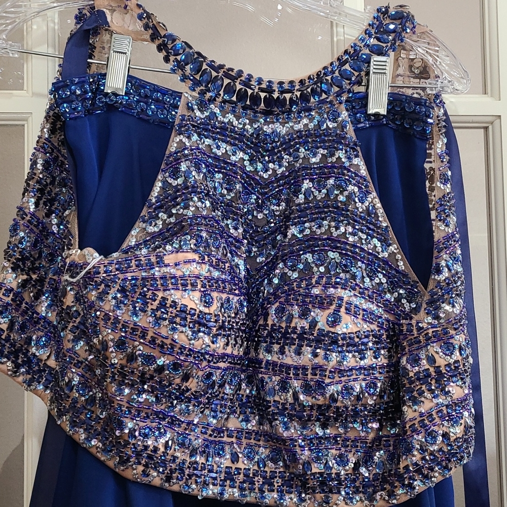 Dress - Picture 4 of 10